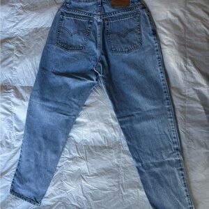 90’s vintage Levi’s 550 jeans sz 10 (Waist side2side: 13in
Full length: 28L)
